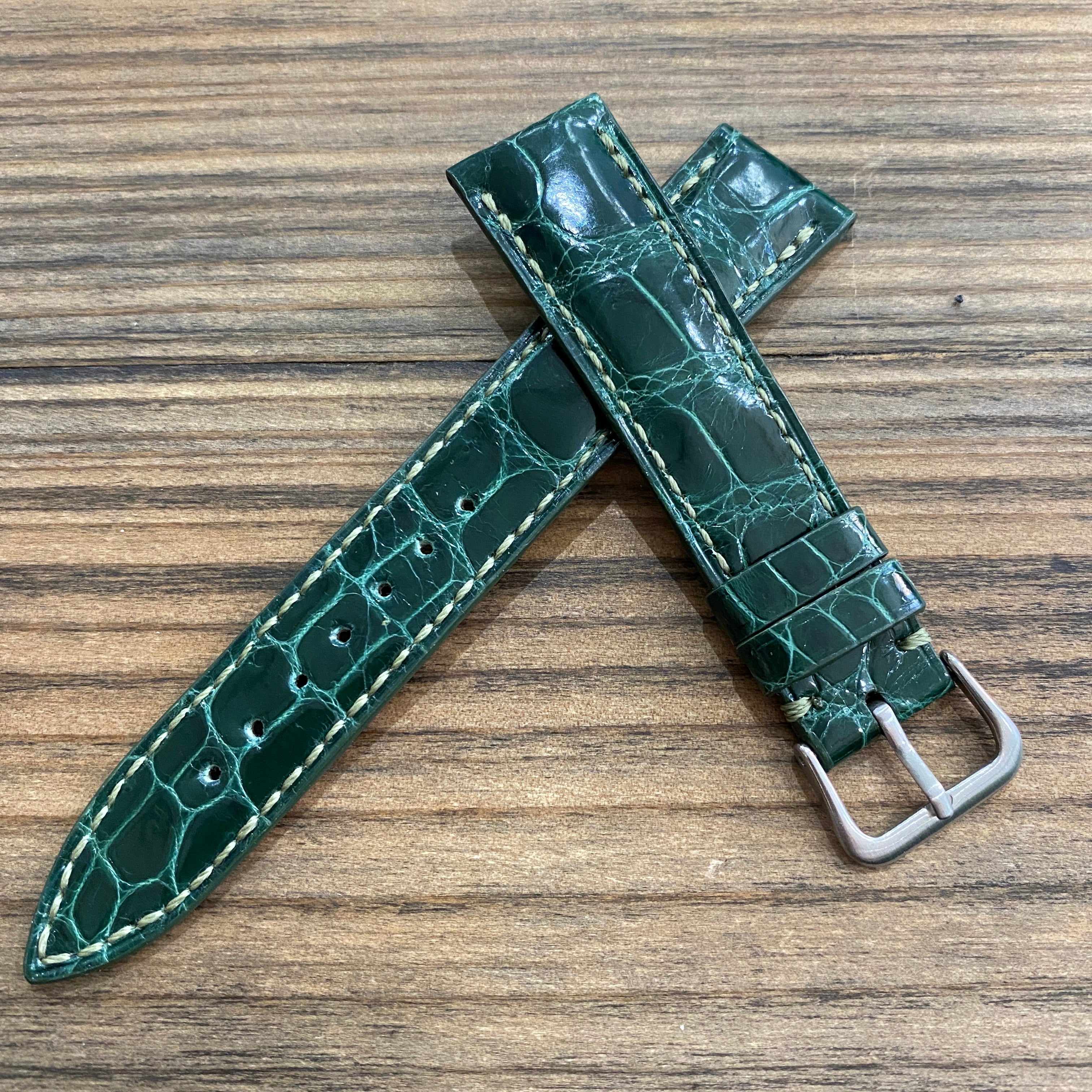 クロコダイルストラップ シャイニーグリーン 19mm – 松下庵