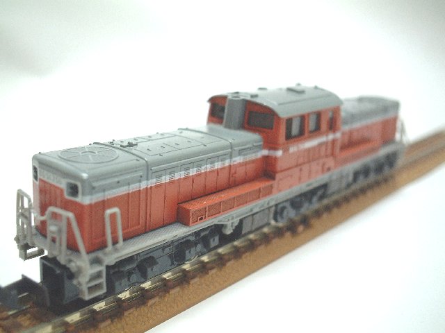 鉄道模型工房 / 車輌工作 / 旧製品なディーゼル機関車に手をかける