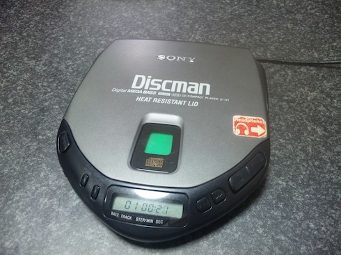 ポータブルCDプレーヤーの部屋