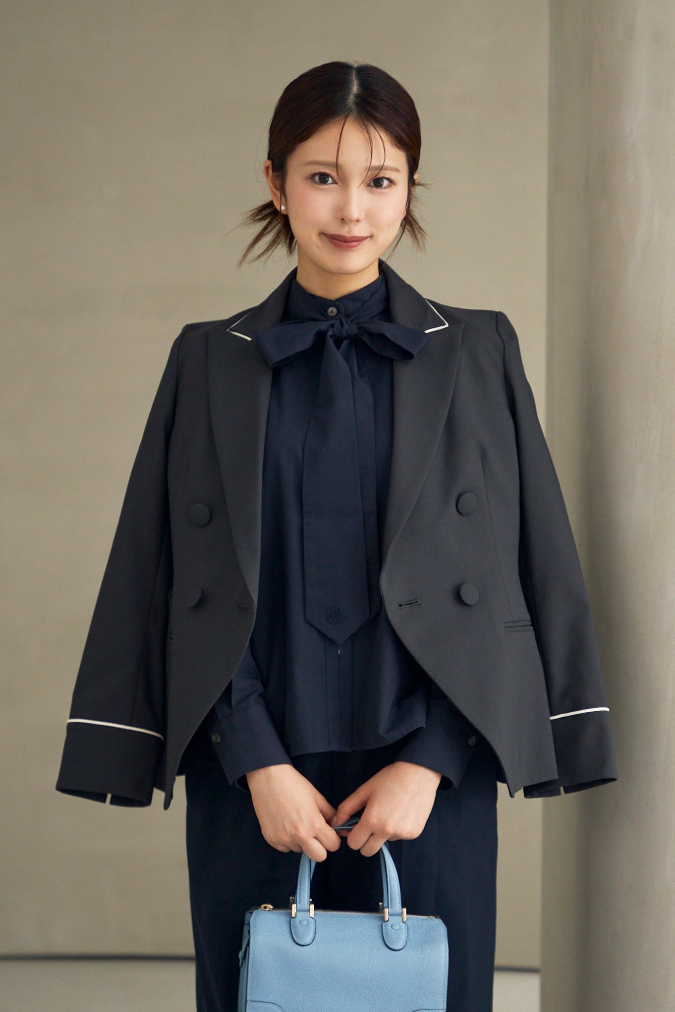 Audire bowtie volume blouse(VERY別注) (Navy)