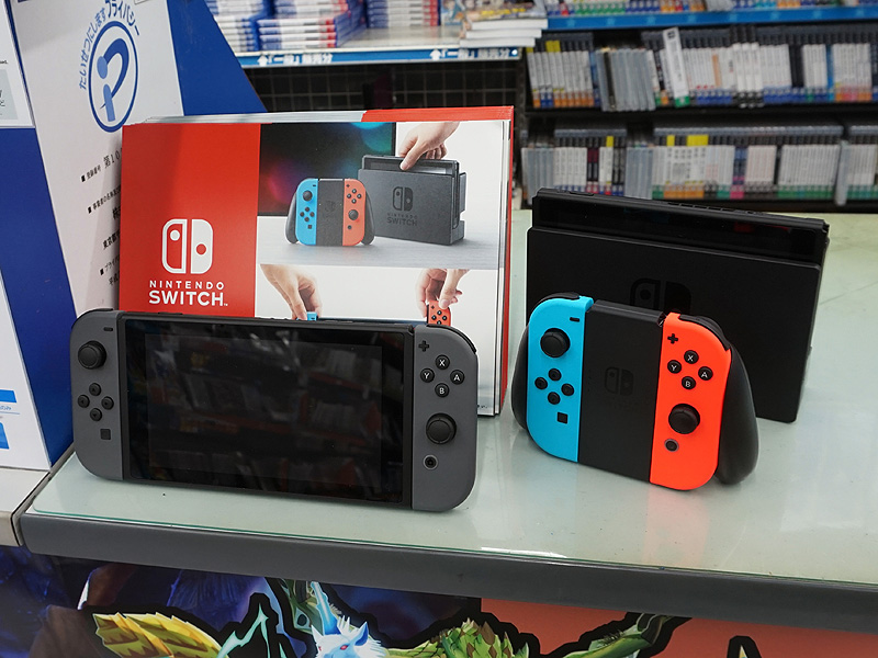 Nintendo Switch”のサンプルが展示中、サイズ感などがチェック可能