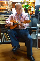 南谷博一氏がマンドリンの普及を図る「マンドリンの音の博物館