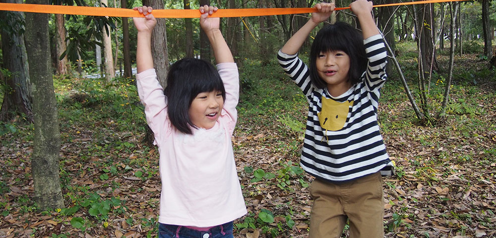 親子で自然遊びを満喫！森の中の物を使ったビンゴゲームをやってみよう