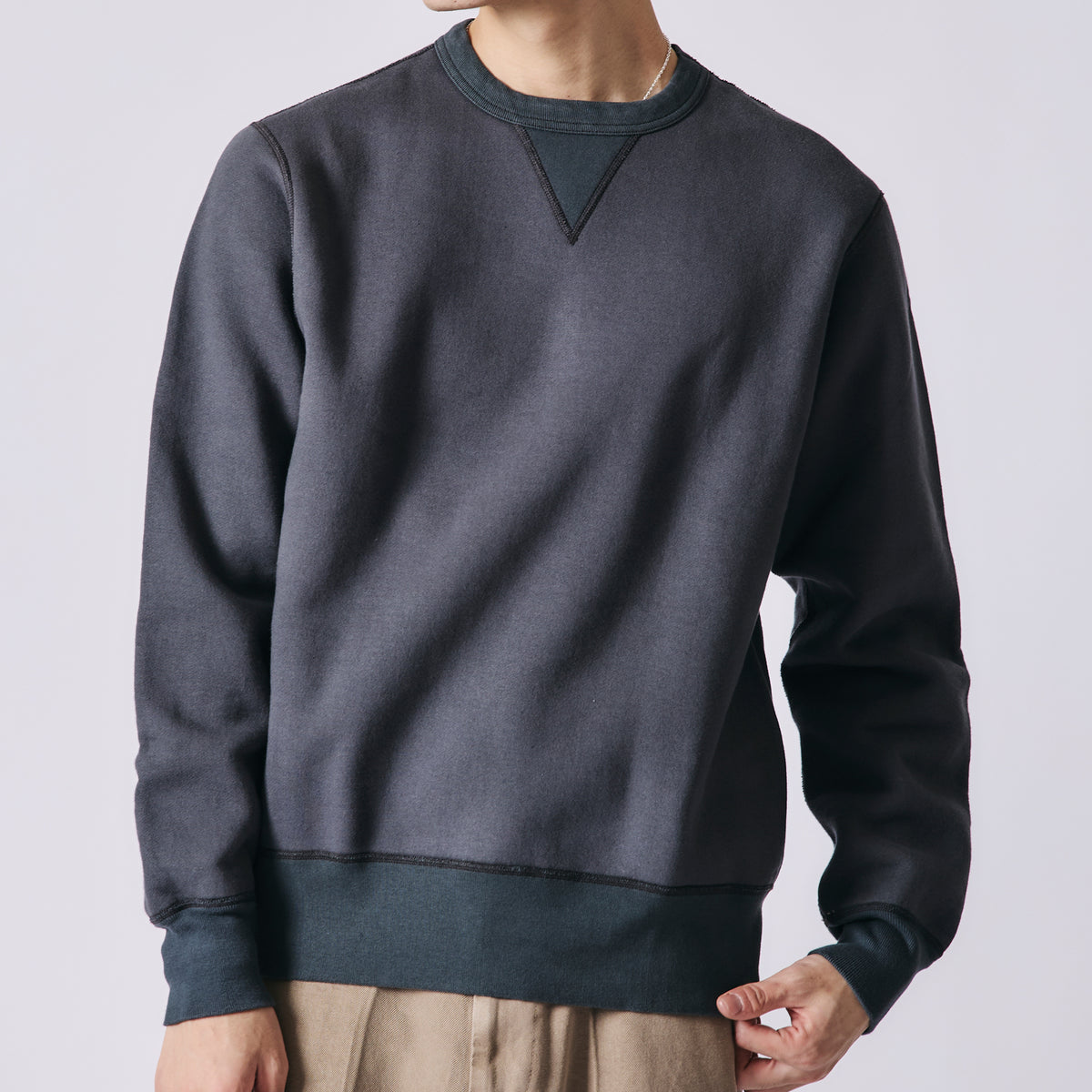 STANDARD” 30/7 COZUN はめ込み両Vガゼット クルーネック スウェット