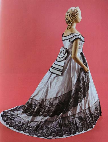 Exposition « Sous l'empire des crinolines » | Chambre des couleurs