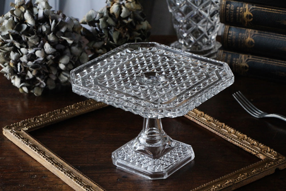 スクエア（四角）が珍しいガラスコンポート（高さ15cm） イギリス