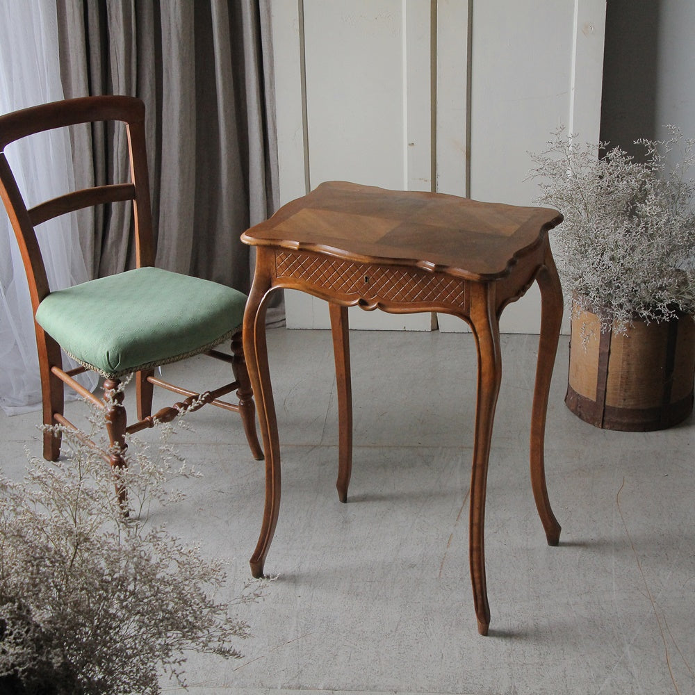 パーケットリーのミラー付きサイドテーブル（高さ73.5cm） フランス