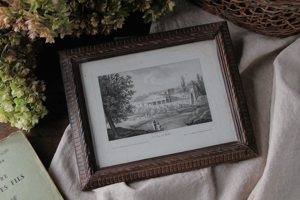 彫り模様が素敵な木製フレーム（額）29x23.5cm フランスアンティーク