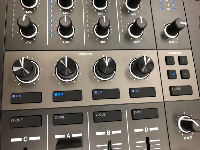 Native Instruments ネイティブインストゥルメンツ / TRAKTOR KONTROL