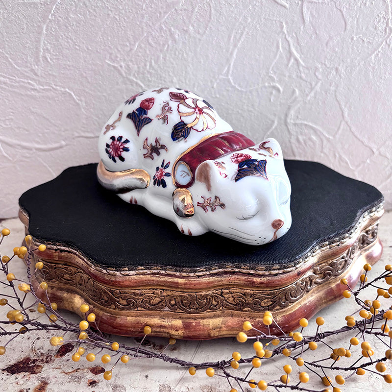 伊万里眠り猫 猫 陶器 置物 | アンティーク・ヴィンテージ雑貨の通販