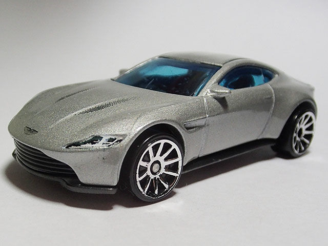 ホットウィール・ミニカー、アストンマーチンDB10は007の