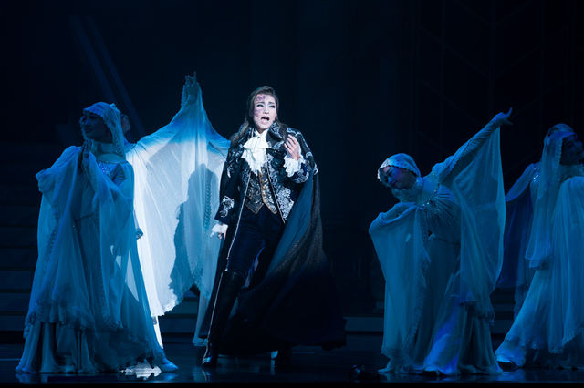 望海風斗＆真彩希帆コンビによる宝塚雪組公演『ファントム』 | えんぶ