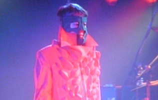 沢田研二 2004 NEW YEAR CONCERT 「爛漫甲申演唱会」: DYNAMITE