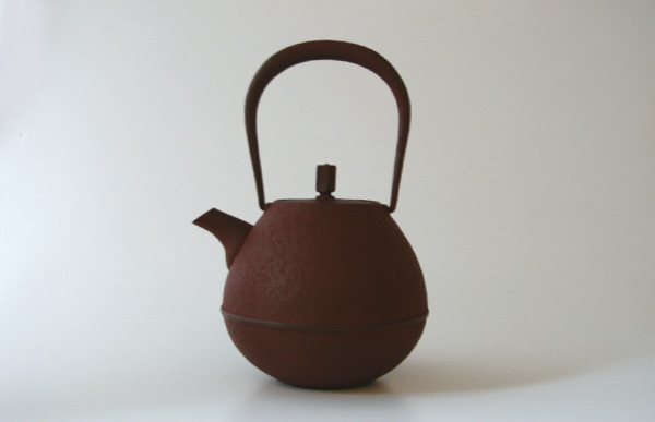 空間鋳造 南部鉄器 egg 鉄瓶 中 500ml 空間鋳造 南部鉄器 egg 鉄瓶 中