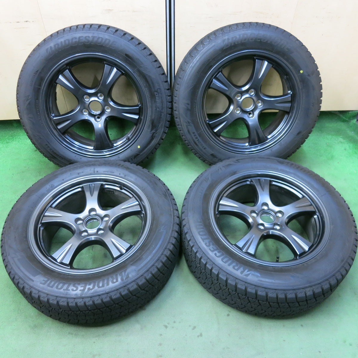バリ溝！24年！キレイ！9.5分以上☆トヨタ bZ4X 純正 235/60R18