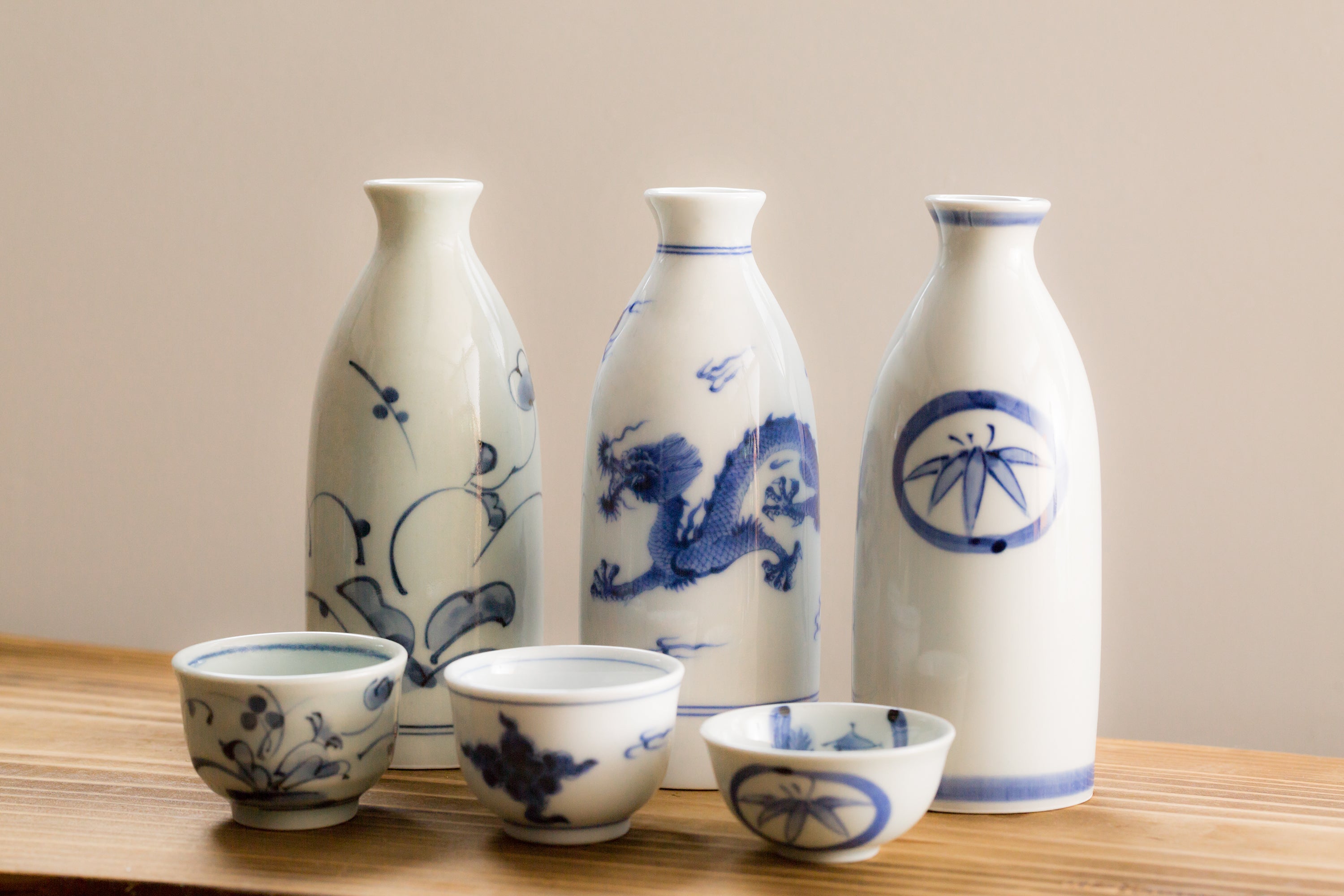 SAKEを愉しむ vol.2 クラシックな徳利と盃 - HasamiLife | 波佐見焼の