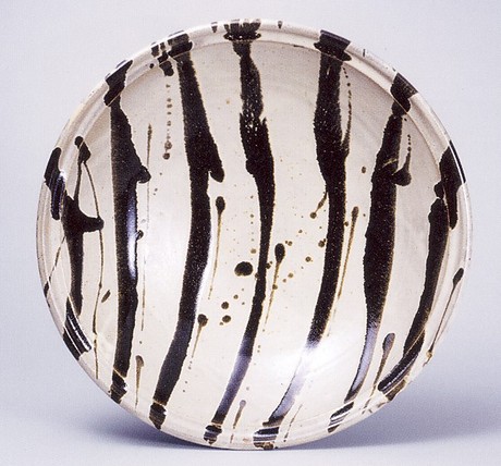 川崎市市民ミュージアムの濱田庄司展: いづつやの文化記号