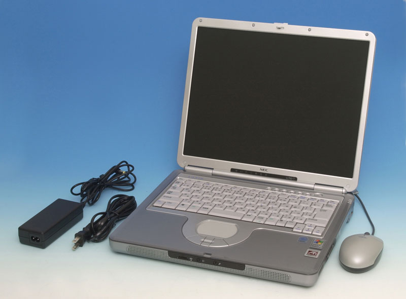 PCUPdate：レガシーもマルチドライブもなんでもありの15インチ