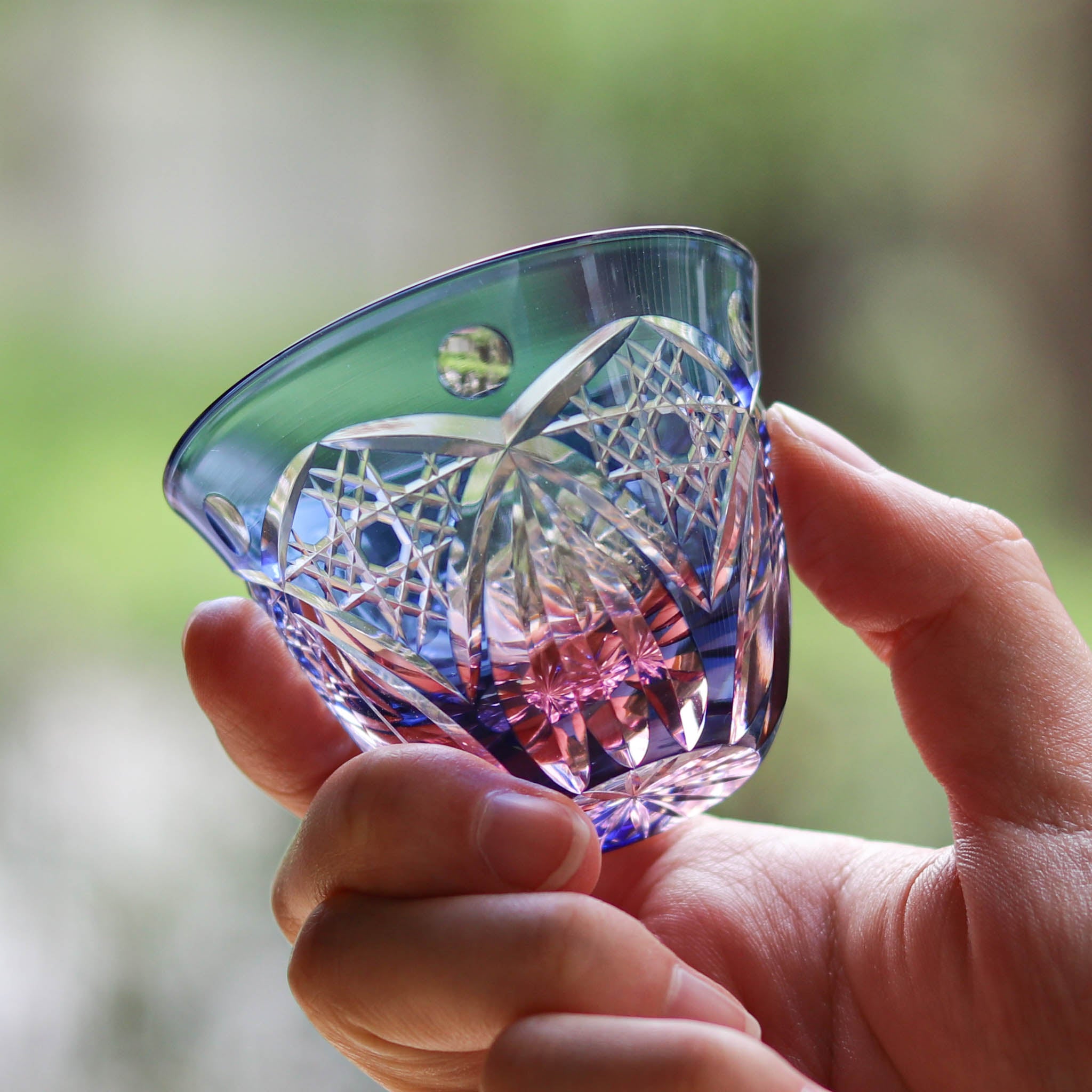 江戸切子 ぐい呑 | 八角篭目文様 | ブルーピンク | ミツワ硝子