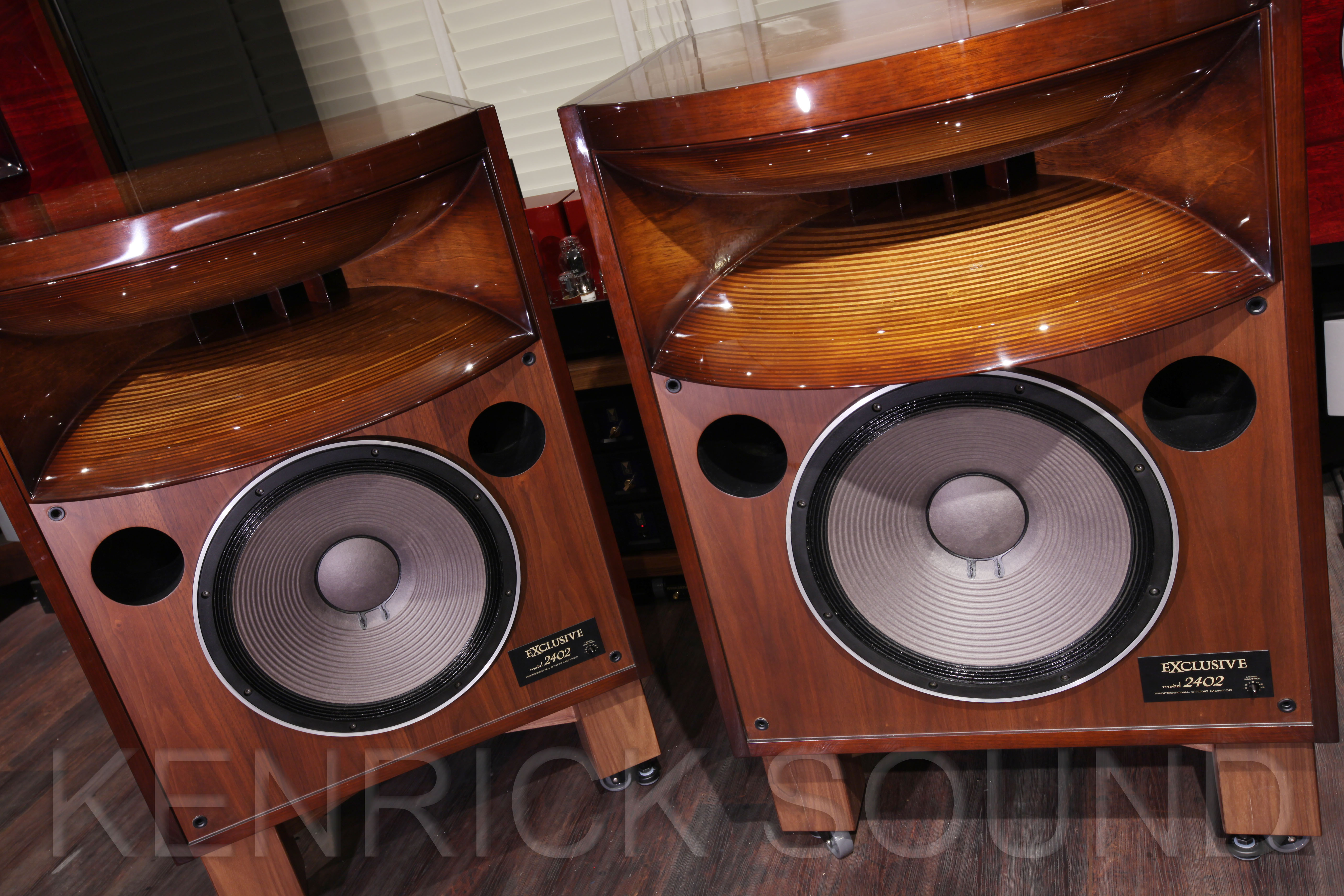 PIONEER EXCLUSIVE model 2402 新品ウォールナットピアノ塗装