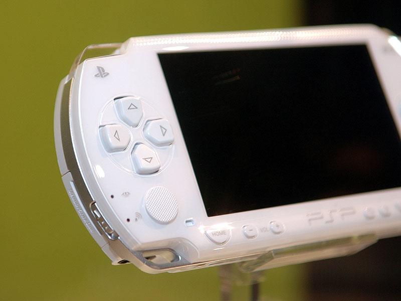 PSPの「白」が来るらしい！ - きりしま屋