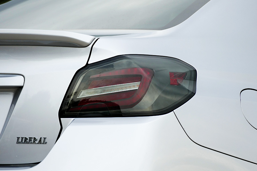 WRXSTI VA型 リベラル隼テールランプ 絶版色ミッドナイトブラック WRX