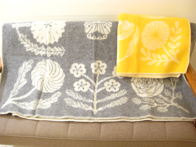 鹿児島睦デザインのラプアンカンクリブランケット – LT LOTTO AND TRES