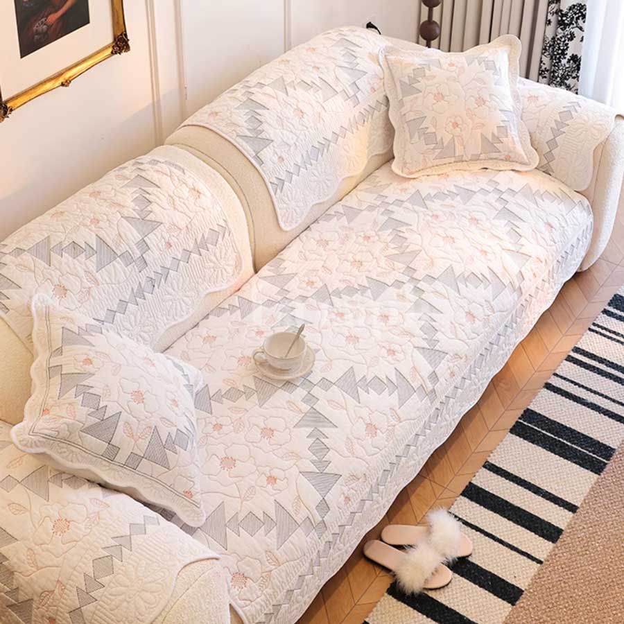 フラワーステッチソファーカバー（白）上品な刺繍でソファをドレスアップ