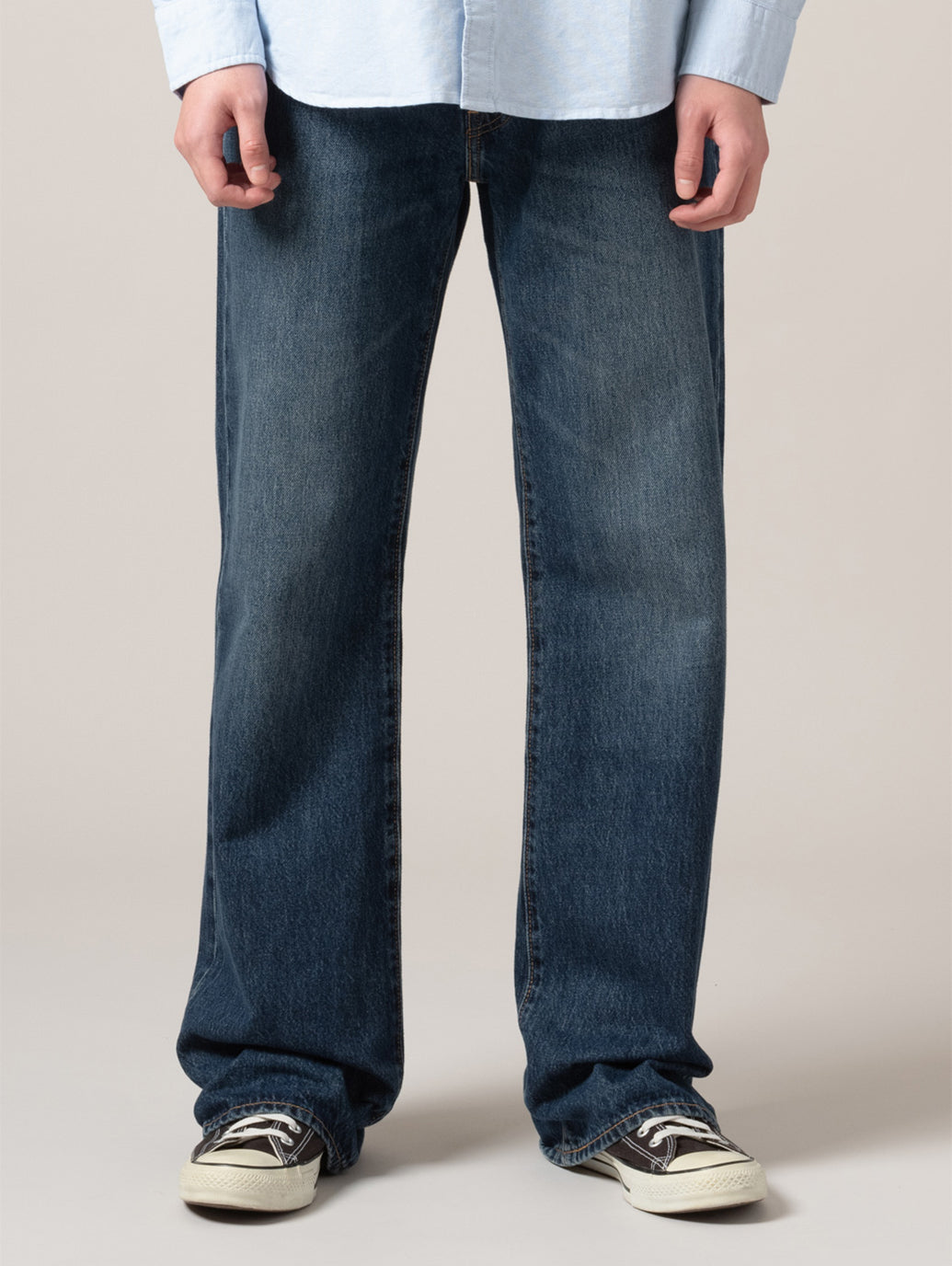 567™ リラックスフレア ジーンズ ミディアムインディゴ – リーバイス