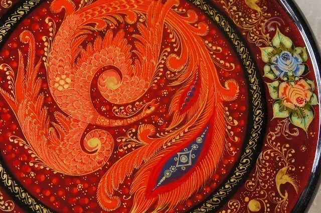 小さな小箱にロシアの伝統がぎゅっと詰まった、ラッカー細密画