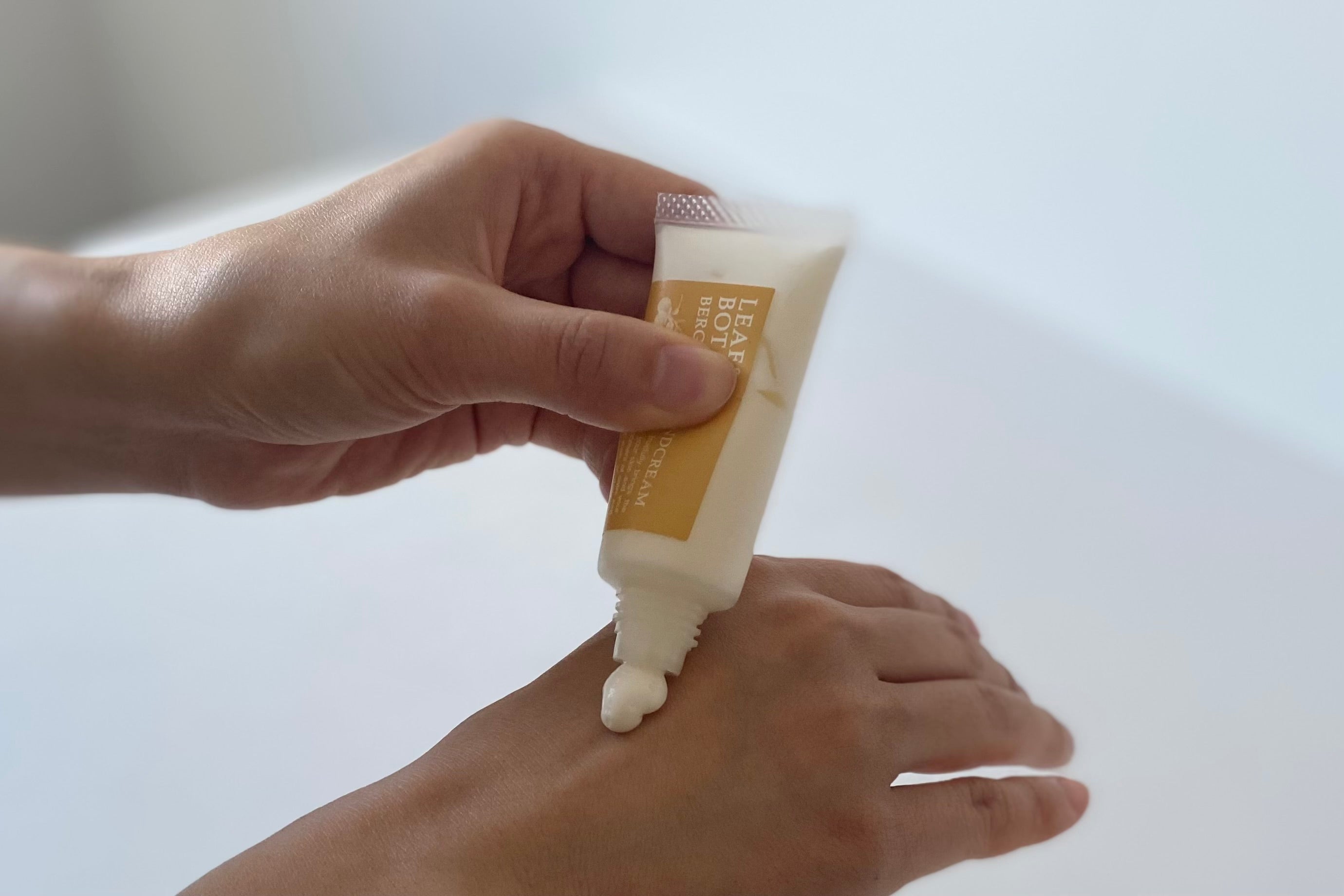 際立つしっとり感、手肌が潤いに満ちる – 松山油脂オンラインストア