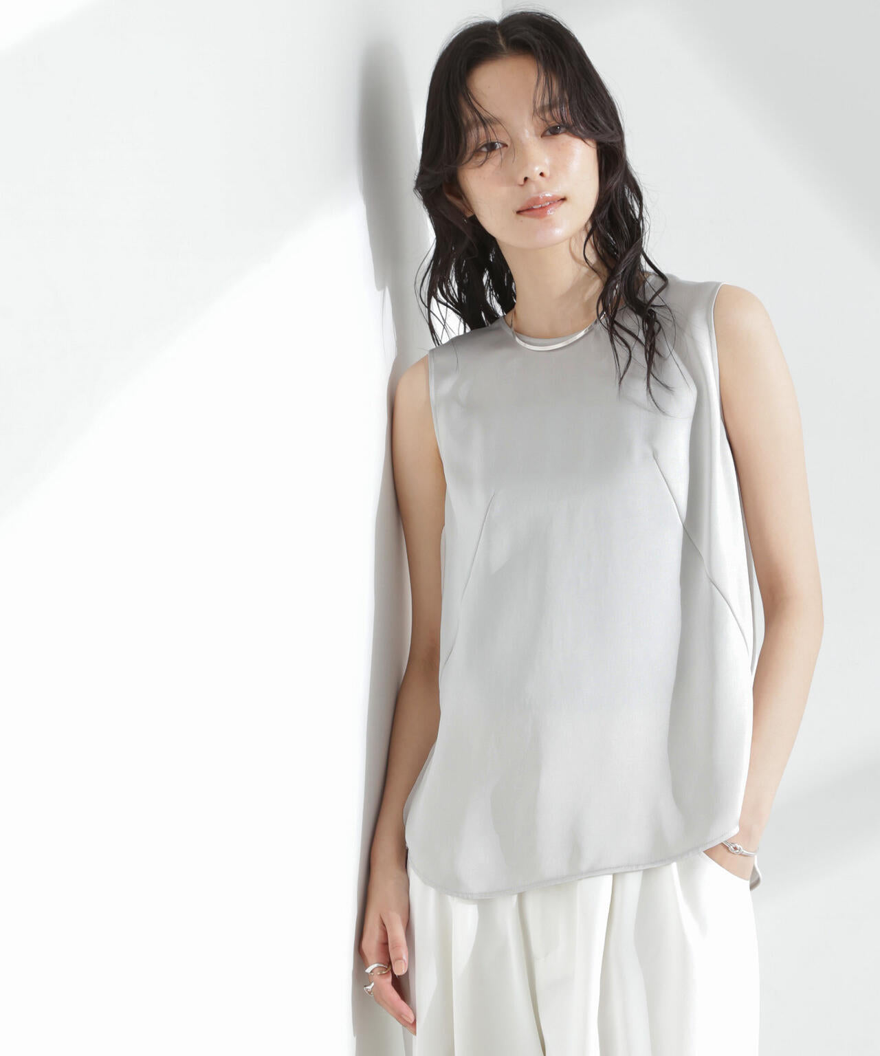 ダブルサテンノースリーブ トップス