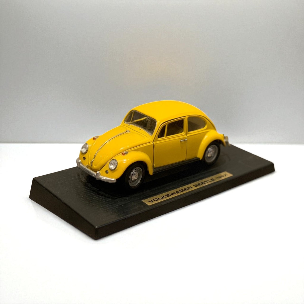 ダイキャストカー【ROAD LEGENDS 1/18】フォルクスワーゲン ビートル