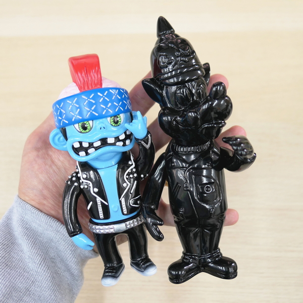 BlackBook ToyでMonster Farm・Chop氏の自身初となるソフビ「Phantom