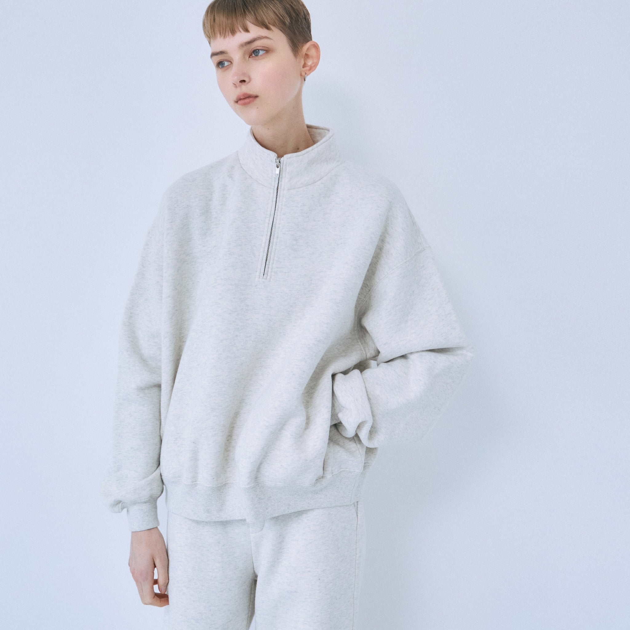 Volume Sweat スタンドカラープルオーバー