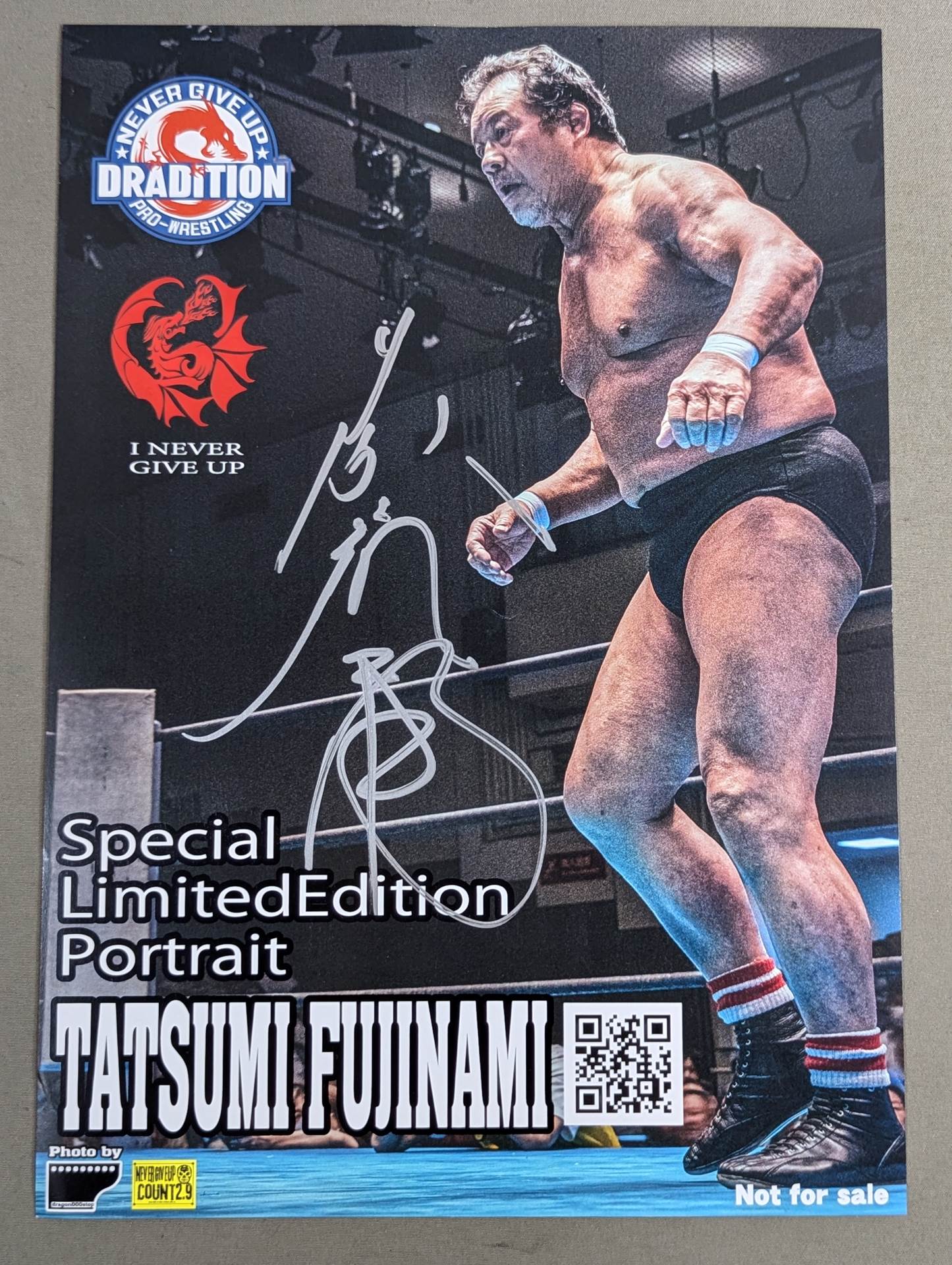 新日本プロレス藤波辰爾のトレーニングジャケット（直筆サインと本人の