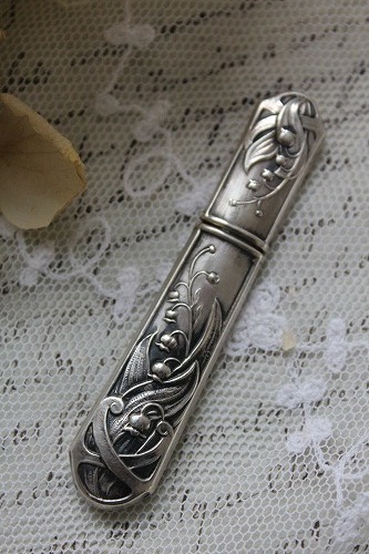 アンティークすずらんのシルバー ニードルケース」ココン・フワット