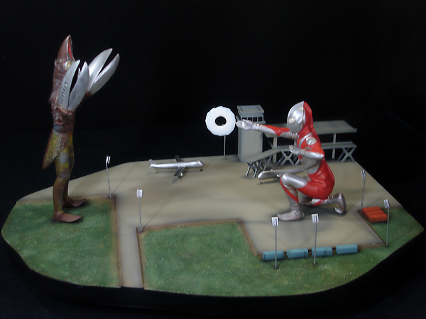 怪獣無法地帯】 MG ウルトラマンBタイプ対バルタン星人二代目 ジオラマ