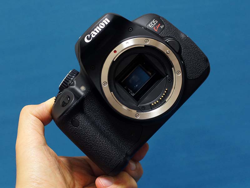 製品仕様からみたキヤノン Canon EOS Kiss X6i /monox デジカメ 比較