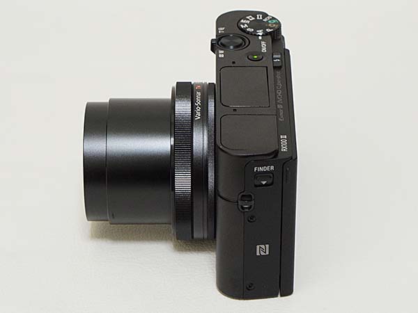 ソニー SONY サイバーショット DSC-RX100M3の外観をみる EVF内蔵の