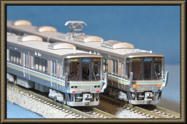 223系1000番台 直流近郊形電車（JR西日本）
