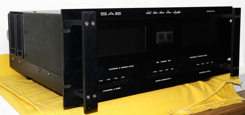 SAE 2600 パワーアンプ