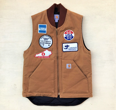 USED カーハート ワッペン付き ダックベスト ブラウン Sサイズ 日本のM