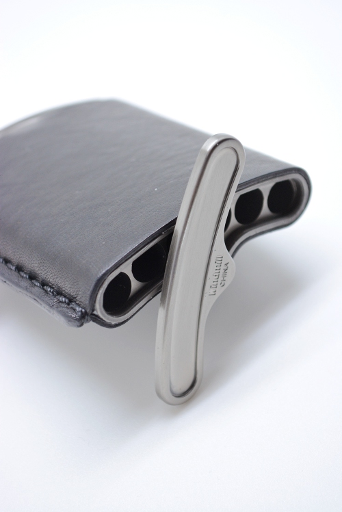 439-03 通販 グィディオイルカーフ携帯灰皿 イサムカタヤマ バック