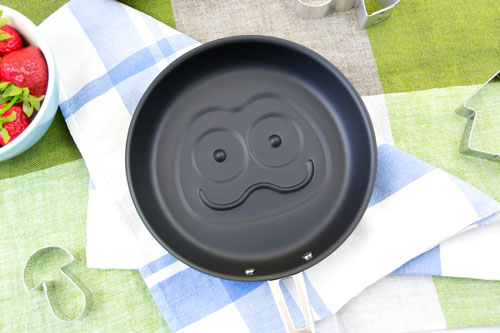 ケロちゃんの顔型パンケーキが焼けちゃう！？ 大人気「パンケーキパン