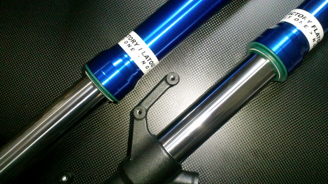 ヤマハMT-09 純正フロントフォークのリバルビング・チューンドで、乗り