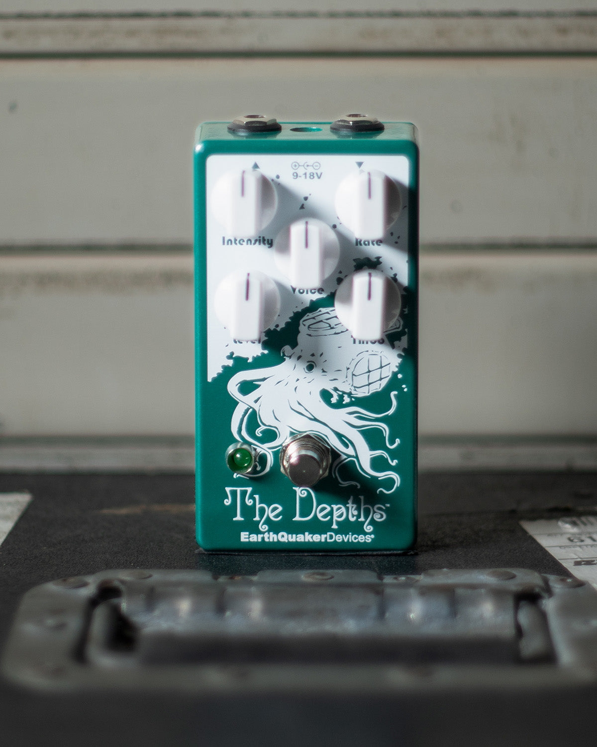 Earthquaker Devices The Depths V2 Optical Vibe Machine Pedal | FRET12