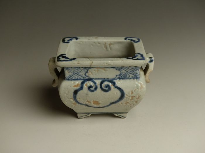 倉庫整理品】古美術 • 染付三足香炉 • 時代物：XG--34 倉庫整理品】古