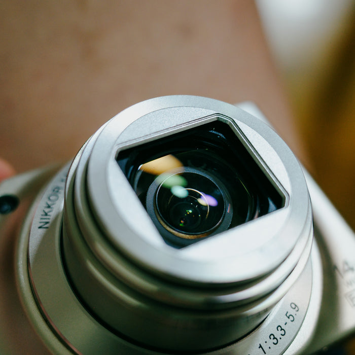 USED) NIKON Coolpix S8200 Digicam - Silver - Like New - 20020171