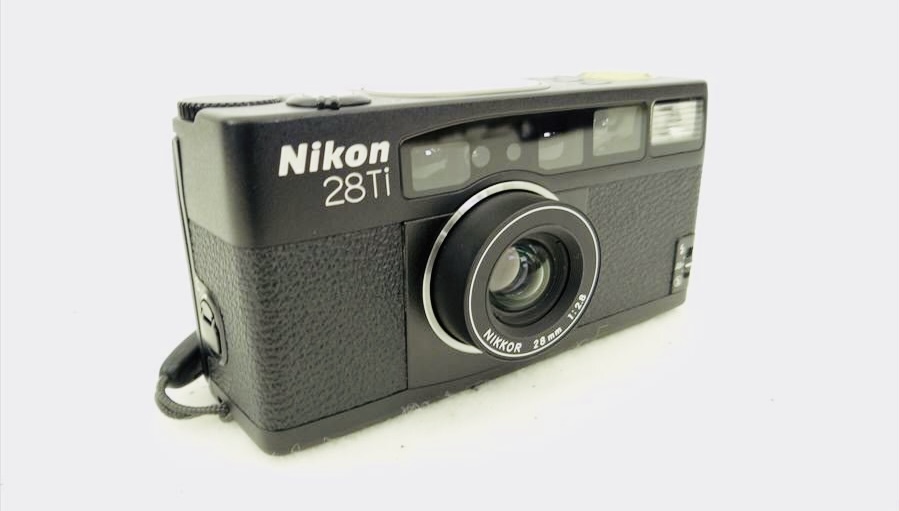 芸能人も愛用！フィルム式なのにとんでもない描写力に注目！チタン製